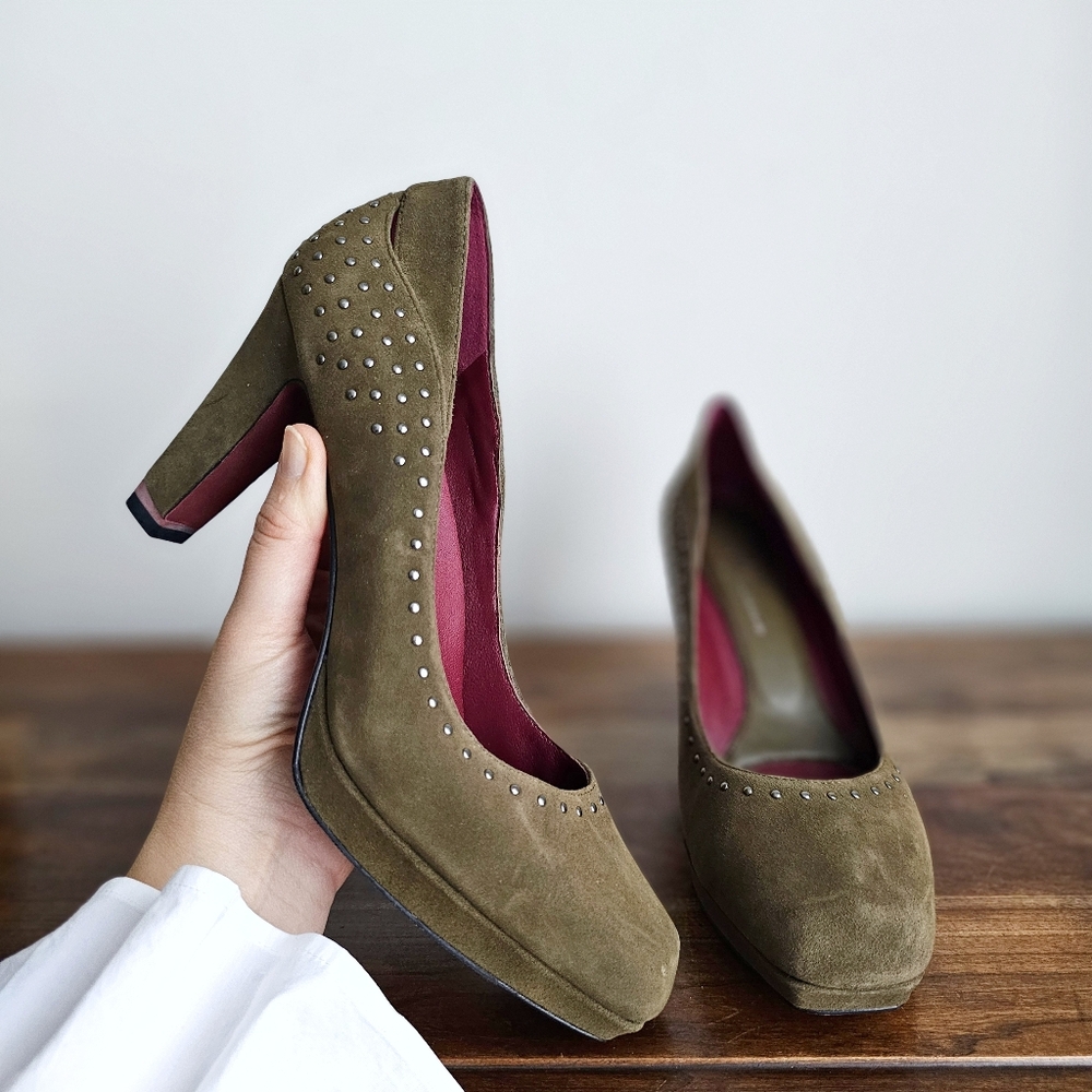 Oh! Healthy Heels by Chie Mihara Studded Suede Pumps EU 39 Olive Green
